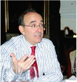 Dr. Eduardo Anitua bei seinem Vortrag
