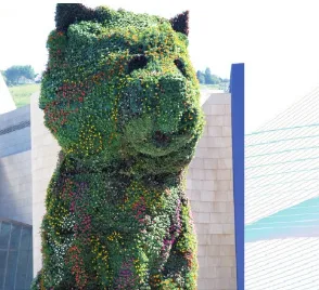 Die Blumenskulptur Puppy vor dem Guggenheim-Museum