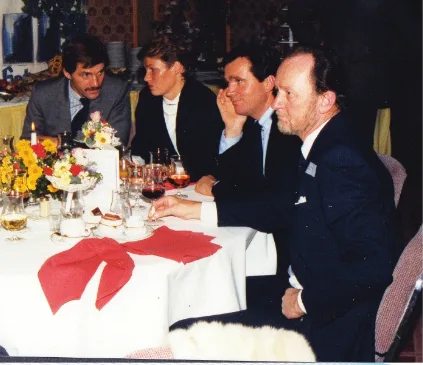 Tischrunde beim Festabend 1984