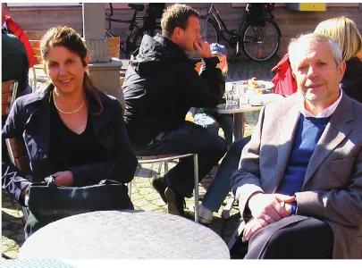 Kaffeepause in einem Straßencafé in Göteborg