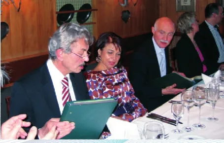 Tischgespräch beim Abendessen