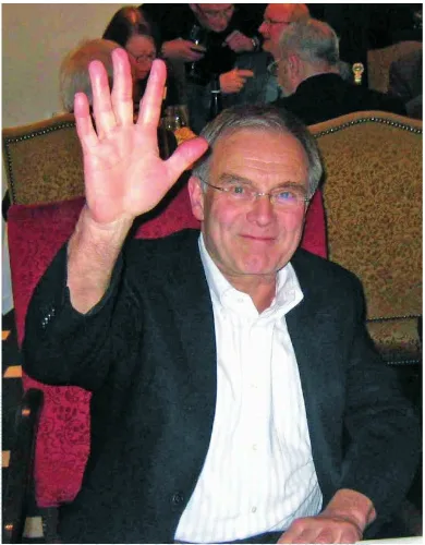 Nils Bornstedt winkt in die Kamera