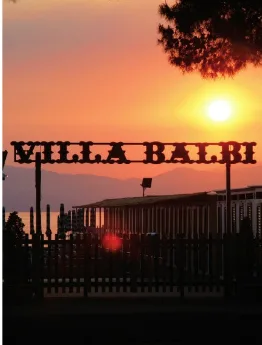Die Villa Balbi im Sonnenuntergang